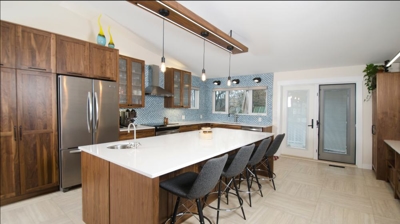 Kitchen Island with Seating Photo